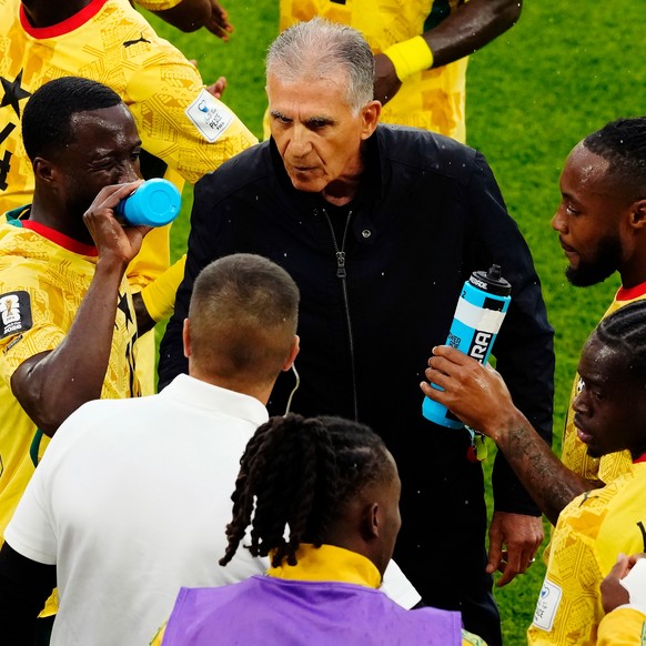Ghana manager Carlos Queiroz speaks with his players during a hydration break during the World Cup Group L soccer match between Ghana and Panama in Toronto, Wednesday, June 17, 2026. (Chris Young/The  ...