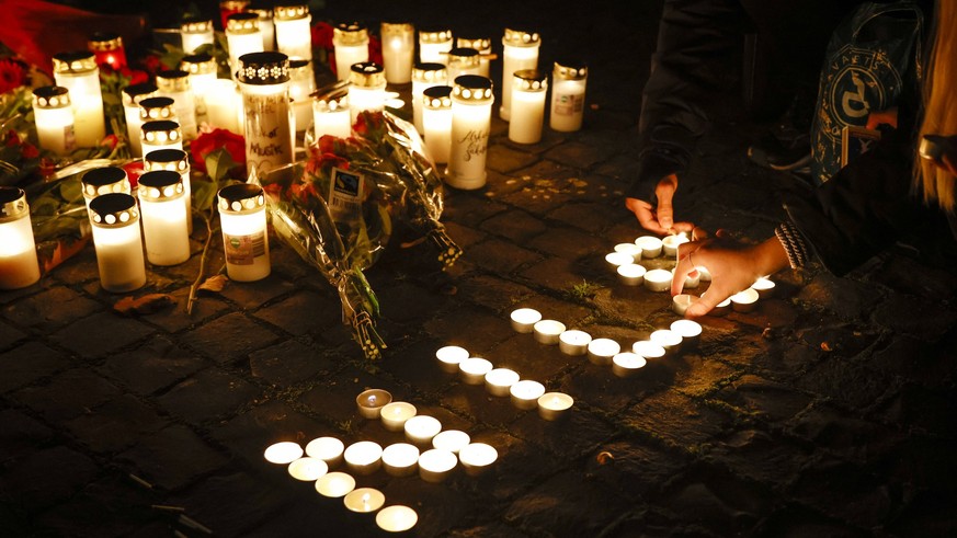 STOCKHOLM 20221021 Ljusmanifestation vid Sjöstadskapellet i Hammarby sjöstad tot minnet av Nils Einar Grönberg on arsdagen av mordet.  Manifestations are arranged by Hans Flick of Alexandra Torgrip.  ...