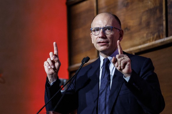 epa10074150 The Secretary of the Italian Democratic Party, Enrico Letta speaks at the congress of the Italian Socialist Party (PSI) in Rome, Italy, 16 July 2022. EPA/FABIO FRUSTACI