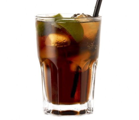 rum and coke cuba libre cocktail alkohol