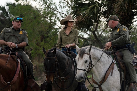 U.S. Secretary of Homeland Security Kristi Noem sits atop a horse with Border Patrol agents near the Rio Grande river on Wednesday, Jan. 7, 2026, in Brownsville, Texas. (AP Photo/Gabriel V. Cardenas)
 ...