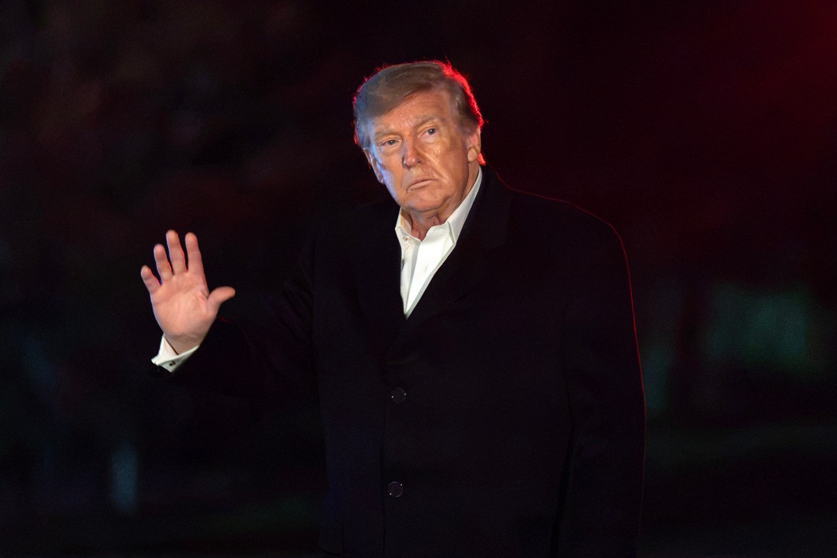 President Donald Trump waves to reporters as he walks on the South Lawn upon his arrival to the White House, Tuesday, Oct. 20, 2026, in Washington. (AP Photo/Jose Luis Magana)
Donald Trump