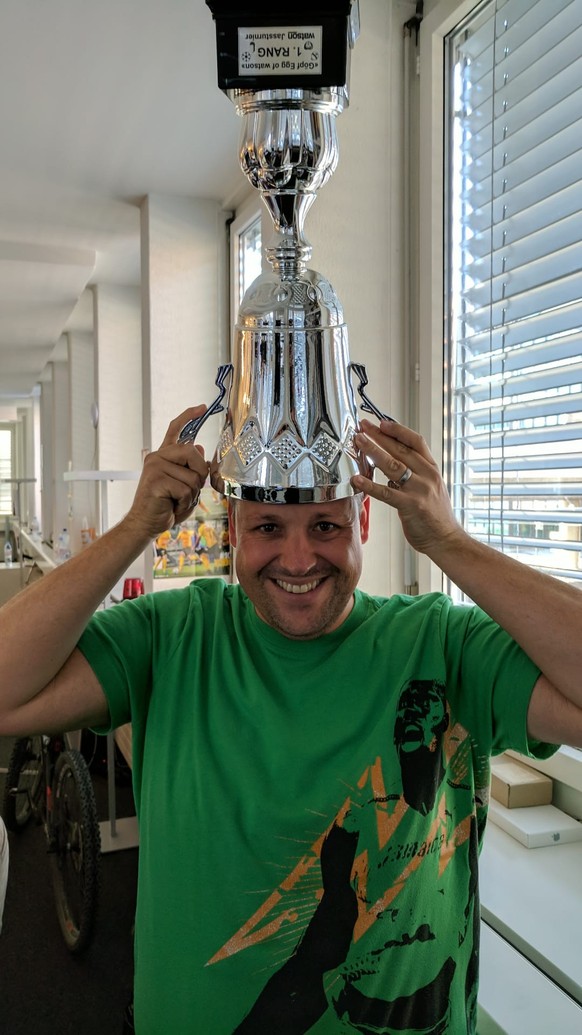 Ralf Meile mit dem Jasspokal