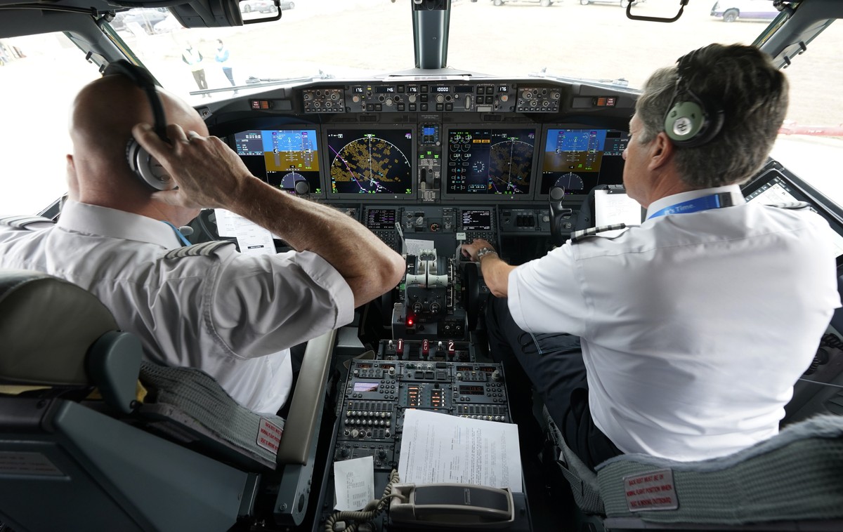 CORRECTS SPELLING OF FIRST NAME TO PETE, NOT PET - American Airlines pilot captain Pete Gamble, left, and first officer John Konstanzer conduct a pre-flight check in the cockpit of a Boeing 737 Max je ...