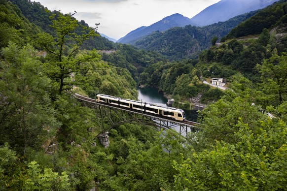 The passage of the new Stadler train of the Ferrovie Autolinee Regionali Ticinesi (FART) over the bridge above the artificial lake of Palagnedra in the Centovalli, Saturday 21 June, Palagnedra..(KEYST ...