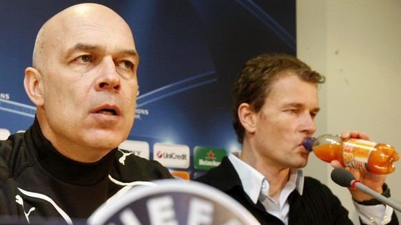 VfB Stuttgart&#039;s head coach Christian Gross and goalkeeper Jens Lehmann, right, are seen at a press conference in Stuttgart, Germany, Monday, Feb. 22, 2010. VfB Stuttgart will play against FC Barc ...