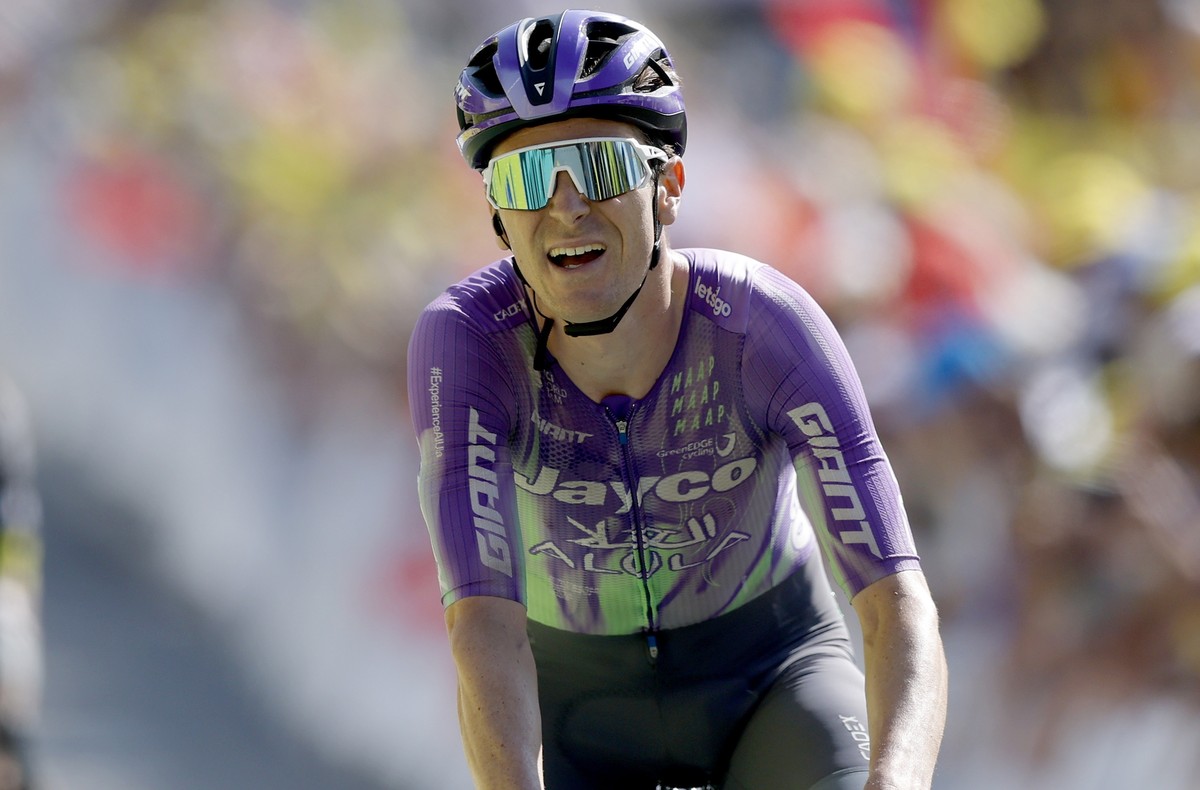 epa13128250 Swiss cyclist Mauro Schmid of Team Jayco AlUla places second in Stage 18 of the Tour de France, a 185.2 km route from Voiron to Orcieres-Merlette, France, 23 July 2026. EPA/GUILLAUME HORCA ...