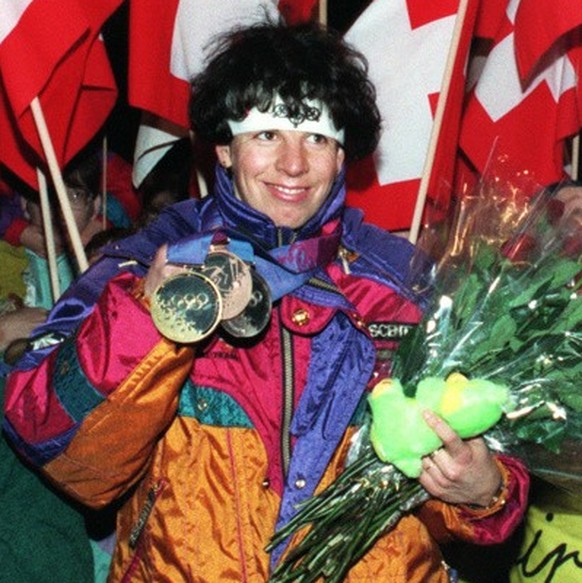 Mit einen herzlichen Empfang wird die dreifache Medaillengewinnerin der Olympischen Winterspiele von Lillehammer 1994, Vreni Schneider, in ihrer Heimatgemeinde Elm gefeiert. (KEYSTONE/Str)