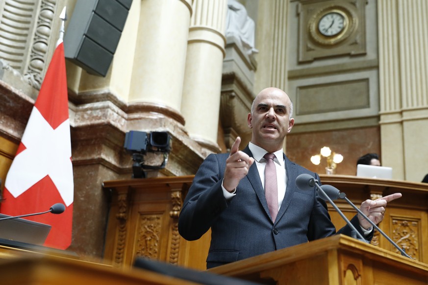 Bundesrat Alain Berset spricht waehrend der Debatte um die Altersvorsorge 2020 im Nationalrat, waehrend der Fruehlingssession der Eidgenoessischen Raete, am Donnerstag, 16. Maerz 2017 in Bern. (KEYSTO ...