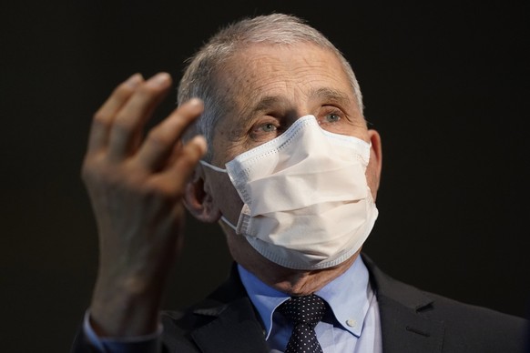 epa08899661 Dr. Anthony Fauci, director of the National Institute of Allergy and Infectious Diseases, speaks with Health and Human Services Secretary Alex Azar before receiving his first dose of the C ...
