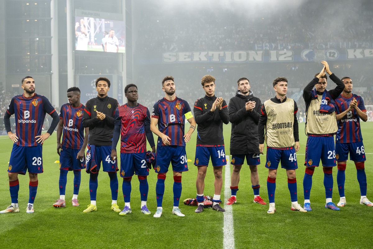Basel's disappointed players thank the fans after the UEFA Champions League play-off second leg match between Denmark's F.C. Copenhagen and Switzerland's FC Basel 1893 at the Parken sta ...