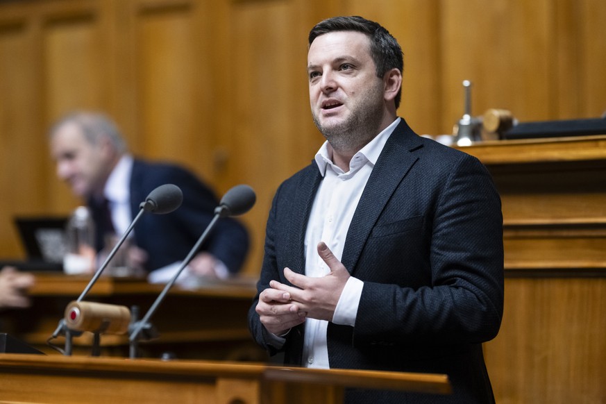 Jon Pult, SP-GR, spricht zur Debatte um die Unterstuetzung elektronischer Medien, an der Herbstsession der Eidgenoessischen Raete, am Dienstag, 23. September 2025 im Nationalrat in Bern. (KEYSTONE/Ale ...