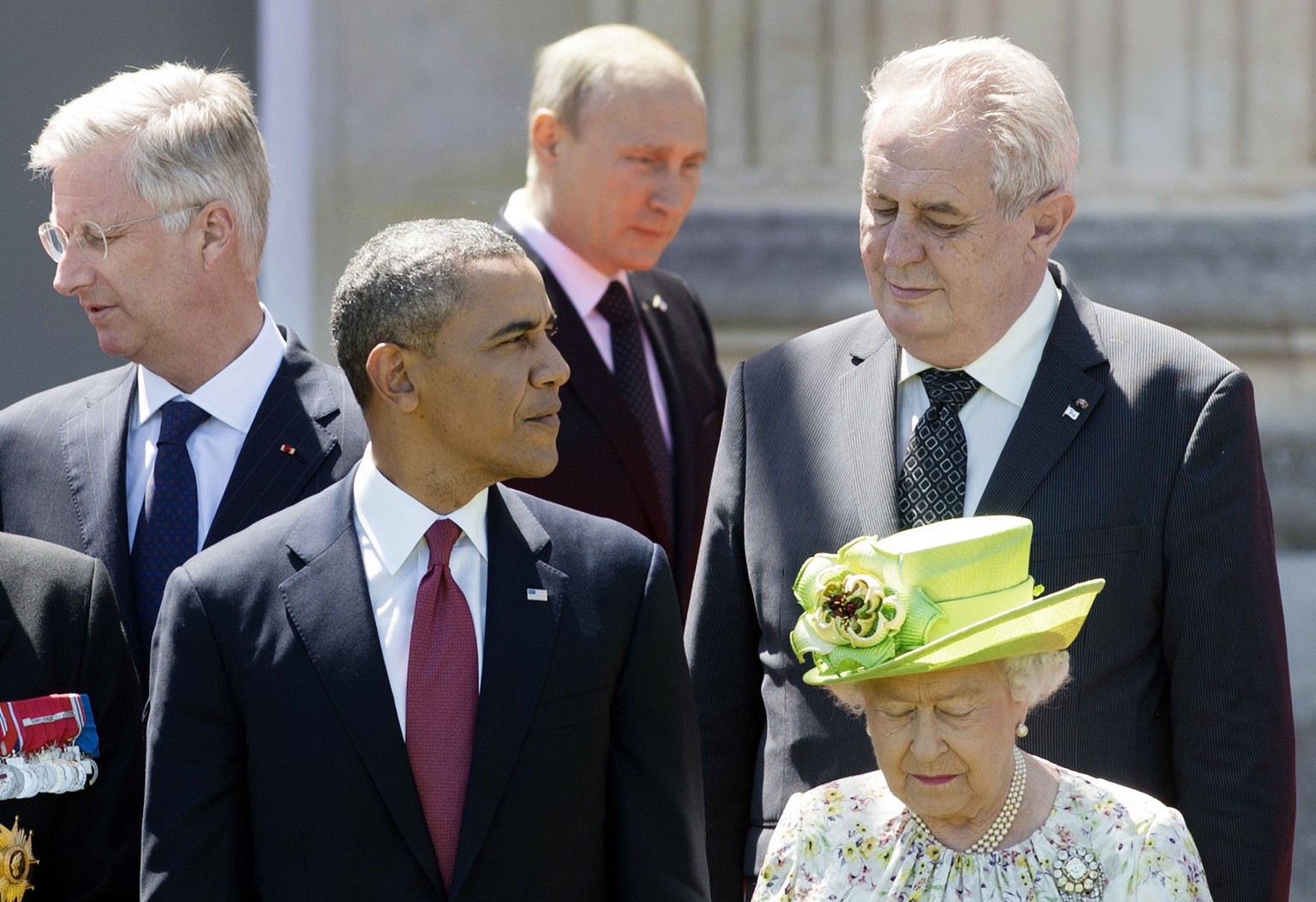 Obama, die Queen, Hollande, die Königin Margarethe von Dänemark und Putin an der D-Day-Feier in der Normandie.