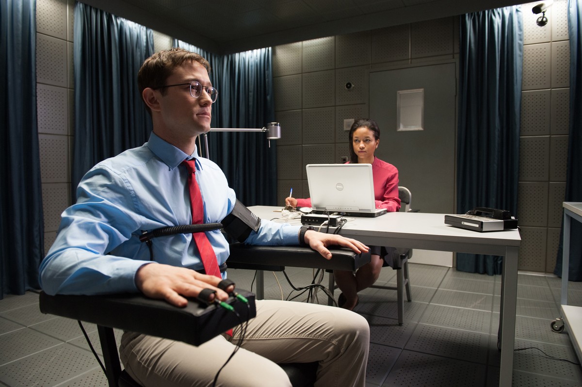 This image released by Open Road shows Joseph Gordon-Levitt in a scene from, "Snowden." (Jürgen Olczyk/Open Road Films via AP)