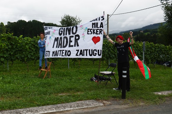 epa10722279 Spectators hold a banner with the name of Gino Maeder during the second stage of the Tour de France 2023 over 208,9km from Vitoria-Gasteiz to San Sebastian, Spain, 02 July 2023. Gino Maede ...