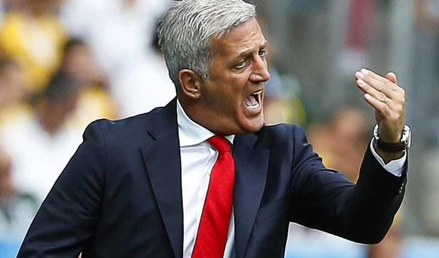 epa05389465 Switzerland&#039;s head coach Vladimir Petkovic reacts during the UEFA EURO 2016 round of 16 match between Switzerland and Poland at Stade Geoffroy Guichard in Saint-Etienne, France, 25 Ju ...