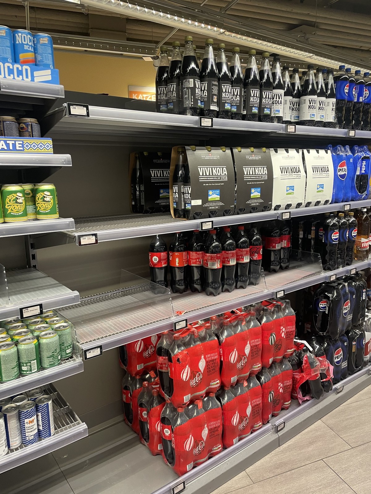 Cola-Regal in der Migros-Filiale Limmatplatz.