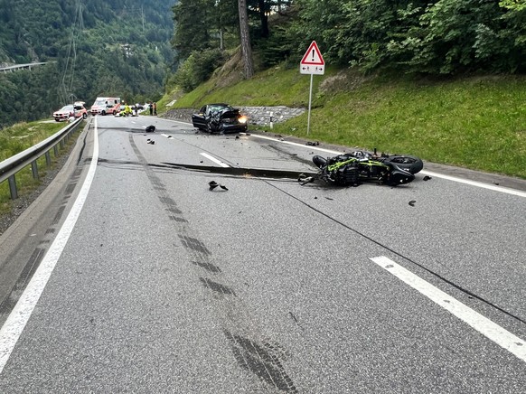 Am 13.08.2023 um 19 Uhr ist es auf der Malixerstrasse oberhalb dem
Araschgerrank zu einer Frontalkollision zwischen einem Auto und einem Motorrad
gekommen. Der 43-jährige Motorradlenker ist dabei ums  ...