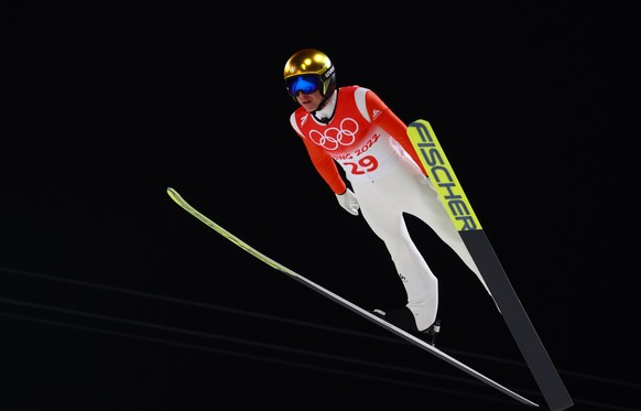 epa09746984 Simon Ammann of Switzerland during the Men&#039;s Ski Jumping Large Hill qualification at the Zhangjiakou National Ski Jumping Centre at the Beijing 2022 Olympic Games, Zhangjiakou, China, ...