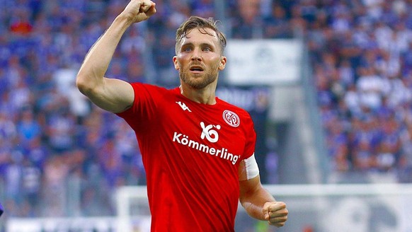 IMAGO / Kruczynski

In Jubelpose: Silvan Widmer (Mainz) Fußball DFB-Pokal 2022/23 / 1.Runde Erzgebirge Aue - 1.FSV Mainz 05 0:3 am 31.7.2022 DFB-Pokal Erzgebirge Aue - FSV Mainz 05 *** In jubilant pos ...