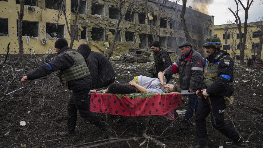 Ukrainian emergency personnel and police officers evacuate injured pregnant woman Iryna Kalinina, 32, from a maternity hospital that was damaged by a Russian airstrike in Mariupol, Ukraine, March 9, 2 ...