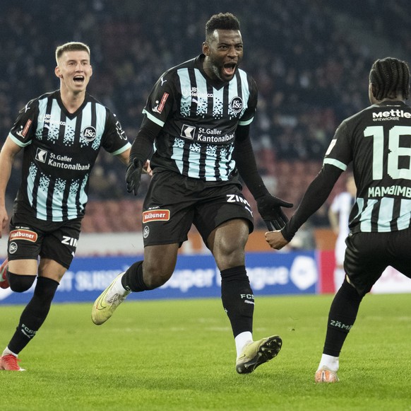 Jean-Pierre Nsame (SG), (Mitte) jubelt nach seinem 1:1 Tor im Fussball Meisterschaftsspiel der Super League zwischen Zuerich, FCZ, und FC St.Gallen 1879, SG, im Letzigrund, am Sonntag, 9 Februar 2025  ...