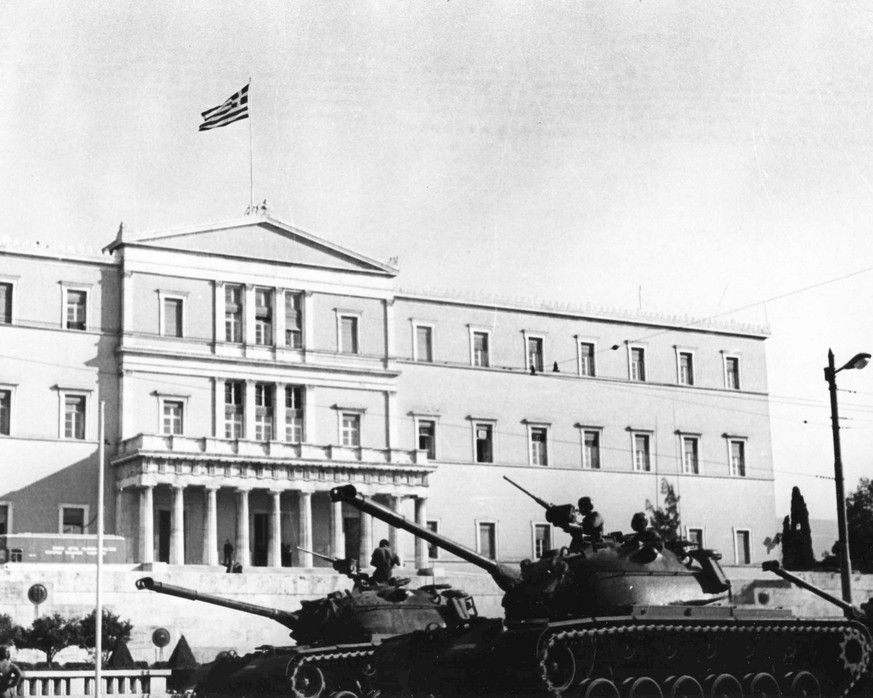 Das griechische Parlament in Athen zur Zeit der Militärdiktatur 1973.