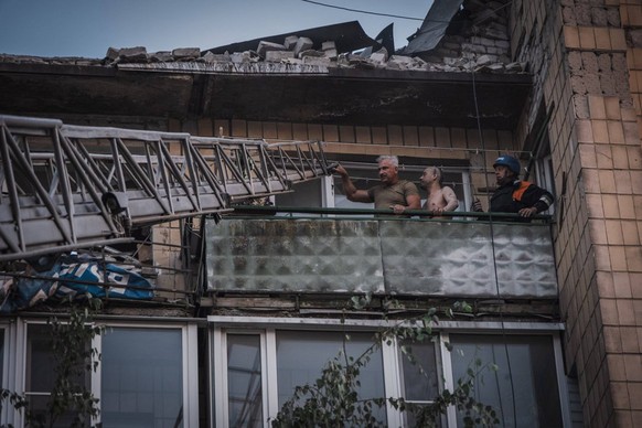 News Bilder des Tages Ukrainian emergency services respond to Russian shelling in Pokrovsk, Donetsk region, on Monday, August 7, 2023. One rescue team member was killed, and five others were wounded d ...