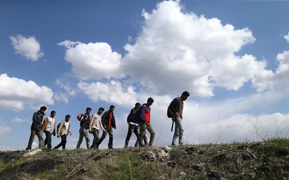 epa06691958 Refugees arrive to Turkey along a route to the west in Erzurum, Turkey, 25 April 2018. The Turkish government has deported at least 7,000 Afghan refugees back to Kabul recently, according  ...