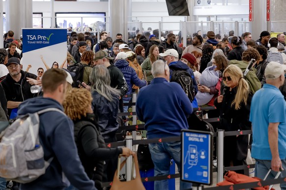 epa12830863 Air passengers wait in a long line to pass through a TSA checkpoint at Hartsfield-Jackson Atlanta International Airport in Atlanta, Georgia, USA, 18 March 2026. The partial US federal gove ...