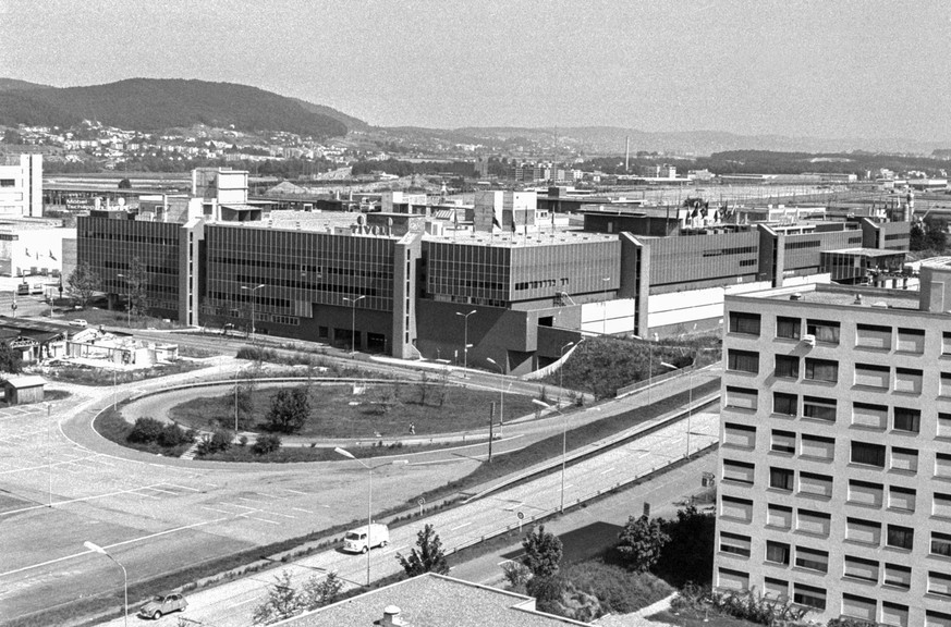 Das Shopping-Center Tivoli in Spreitenbach, aufgenommen am 6. August 1975. (KEYSTONE/Str)