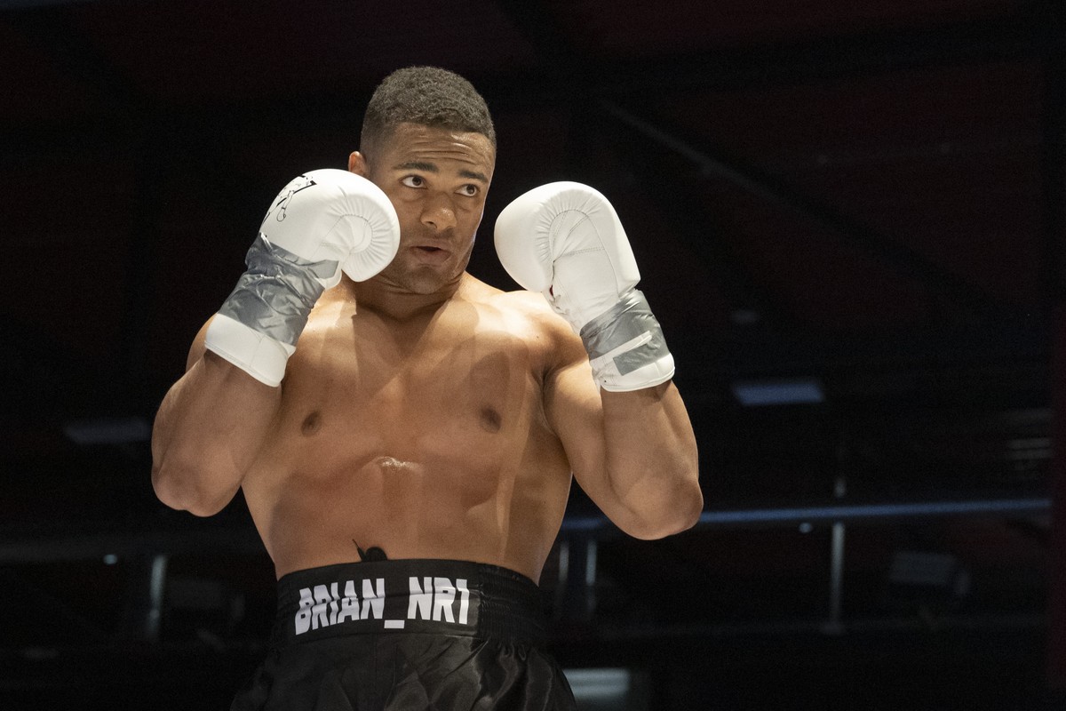 Der Schweizer Boxer Brian Keller im Kampf gegen Claude Wilfried aus Kongo waehrend einem Boxkampf anlaesslich der ICF Fight-Night in der AXA Arena in Winterthur am Samstag, 26. April 2025. (KEYSTONE/U ...