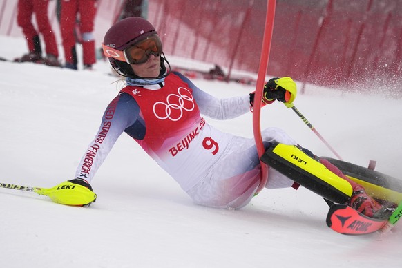 Mikaela Shiffrin of the United States crashes out during the women&#039;s combined slalom at the 2022 Winter Olympics, Thursday, Feb. 17, 2022, in the Yanqing district of Beijing. (AP Photo/Robert F.  ...