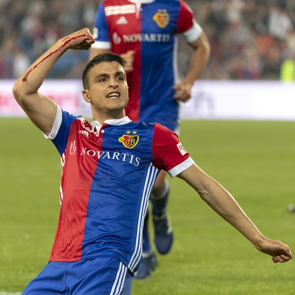 Basels Mohamed Elyounoussi jubelt ueber sein 1:0 im Fussball Meisterschaftsspiel der Super League zwischen dem FC Basel 1893 und dem Grasshopper Club Zuerich im Stadion St. Jakob-Park in Basel, am Mit ...