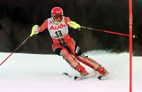 Zali Steggall, Australien, auf der Piste beim Umfahren einer Stange

Zali Steg Gall Australia on the Slopes the bypassed a Strange