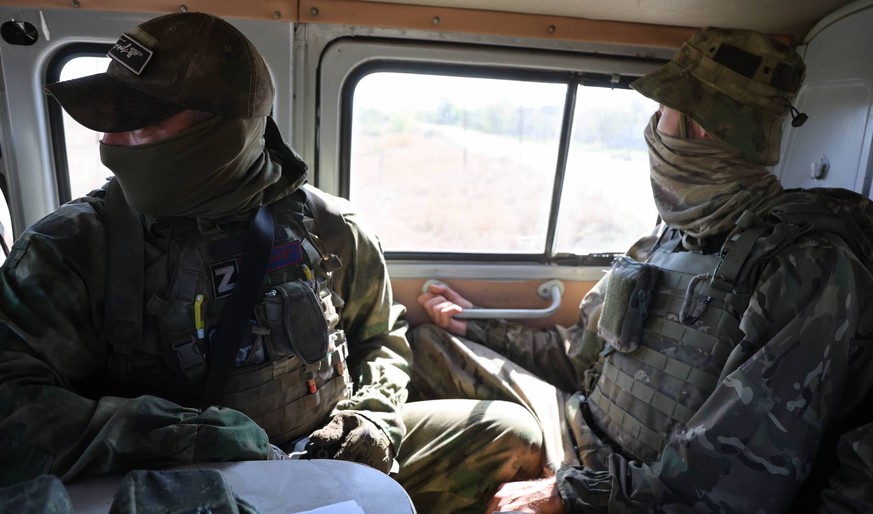 Russia Ukraine Military Operation Espanola 8524510 25-09-2023 Russian soldiers of the Espanola Special Forces ride in a car while going to the front line, during the Russian military operation in ...