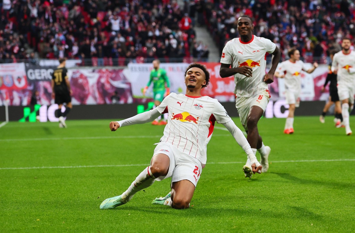 RB Leipzig - Elversberg / Bundesliga Leipzig, 24.10.2026, Red Bull Arena, Fussball, Bundesliga, Spieltag 7 , RB Leipzig vs. SV 07 Elversberg 4:0 0:0 , Tor für Leipzig zum 1:0. Im Bild: Torschütze Tidi ...