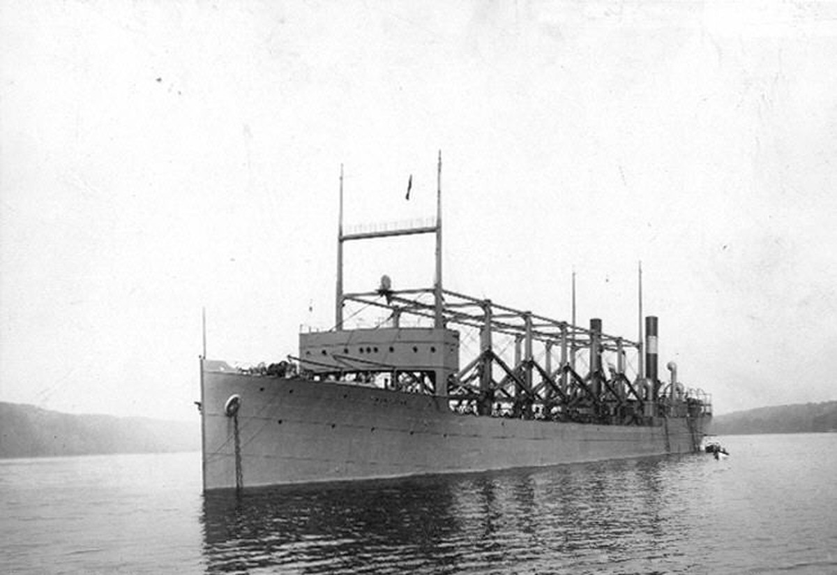 Die USS Cyclops auf dem Hudson-River (1911).
https://de.wikipedia.org/wiki/Cyclops_(Schiff,_1910)#/media/Datei:USS_Cyclops_in_Hudson_River_19111003.jpg