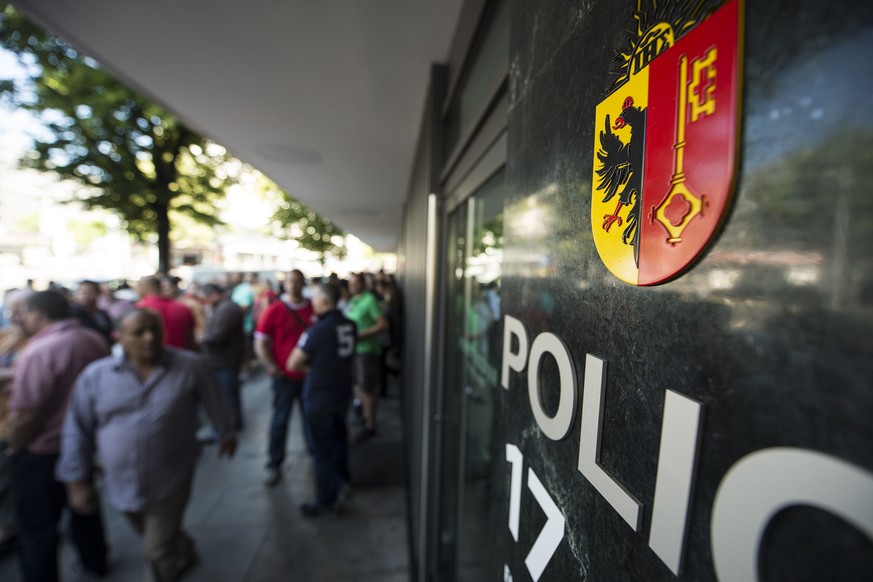 Die Genfer Polizisten und Gefängnisaufseher protestieren im Zivil.