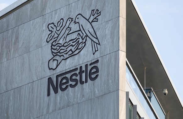 ARCHIVBILD ZUR GV VON NESTLE, AM DONNERSTAG, 11. APRIL 2019 - Detail view of the headquarters of Nestle in Vevey, Switzerland, on August 16, 2018. (KEYSTONE Gaetan Bally)

Detailaufnahme des Hauptsi ...