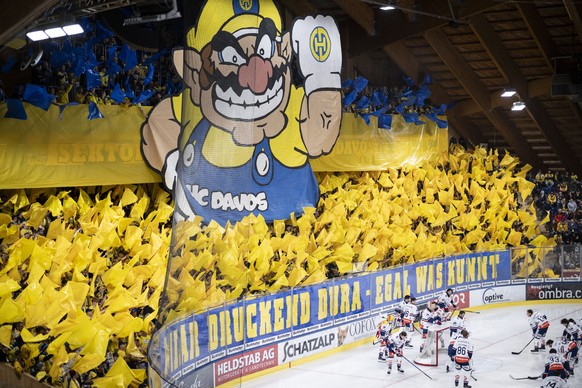 Choreo der Davoser Fans beim dritten Eishockey Playoff Halbfinalspiel der National League zwischen HC Davos (HCD) und ZSC Lions (ZSC), am Mittwoch, 8. April 2026, in der zondacrypto-Arena in Davos. (K ...