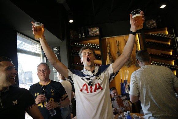 A Tottenham supporter shoot out in a pub in downtown Madrid ahead to the Champions League final soccer match between Tottenham Hotspur and Liverpool at the Wanda Metropolitano Stadium in Madrid, Saturday, June 1, 2019. (AP Photo/Andrea Comas)