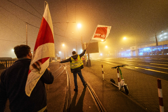 Die Gewerkschaft ver.di hat die Beschäftigten im öffentliche Nahverkehr seit Freitag 3 Uhr zu Warnstreiks aufgerufen.
