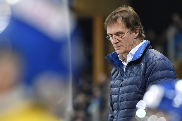 Davos&#039; head coach Arno del Curto is pictured during the game between HK Dinamo Minsk and HC Davos, at the 90th Spengler Cup ice hockey tournament in Davos, Switzerland, Wednesday, December 28, 20 ...