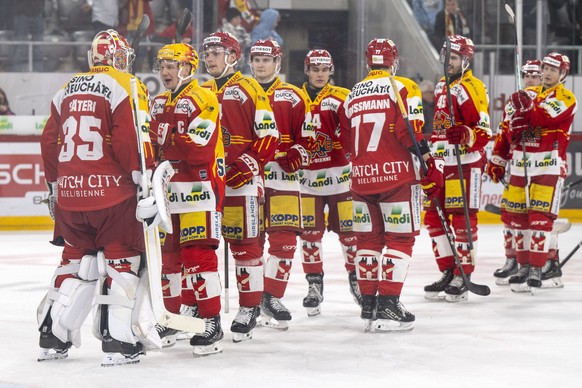 Biels Spieler feiern ihren Sieg im Spiel der Eishockey National League zwischen EHC Biel-Bienne, EHCB, und SC Rapperswil-Jona Lakers, SCRJ, vom Freitag, 25. Oktober 2024 in Tissot Arena in Biel. (KEYS ...