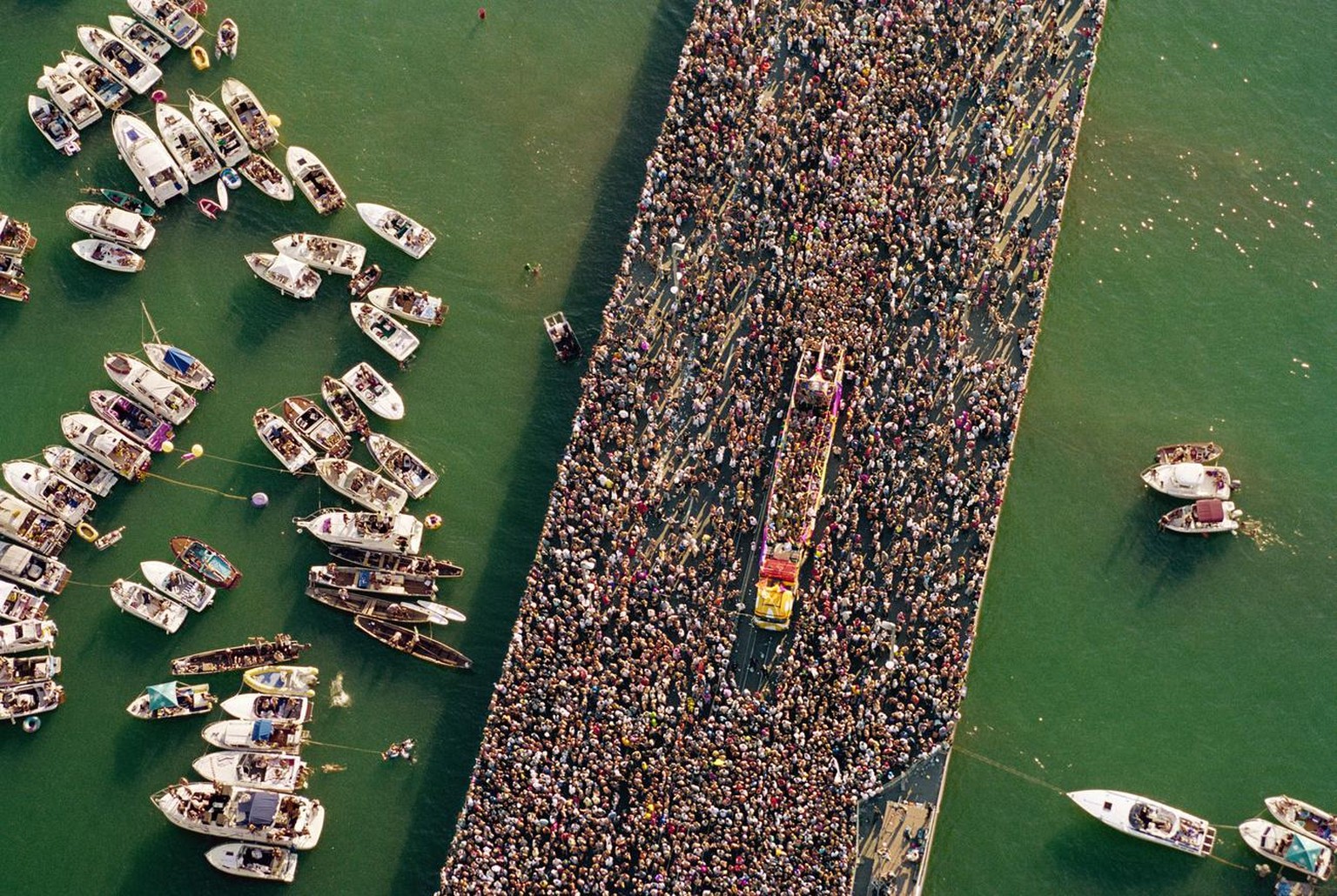 Aerial view of the annual Street Parade in Zurich&#039;s city center August 12. Around 500,000 people took to the streets to enjoy the biggest party in Switzerland. (KEYSTONE/Martin Ruetschi)