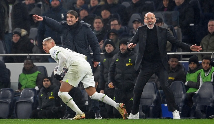 epa10510513 Tottenham head coach Antonio Conte (background L) and AC Milan head coach Stefano Pioli (background - R) react as Tottenham&#039;s Richarlison (front - L) prepares to throw in during the U ...