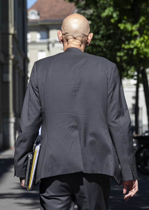 Daniel Koch, Delegierter des BAG fuer COVID-19, verlaesst das Medienzentrum nach seiner letzten Medienkonferenz mit dem Bundesrat ueber die Situation des Coronavirus, am Mittwoch, 27. Mai 2020 in Bern ...