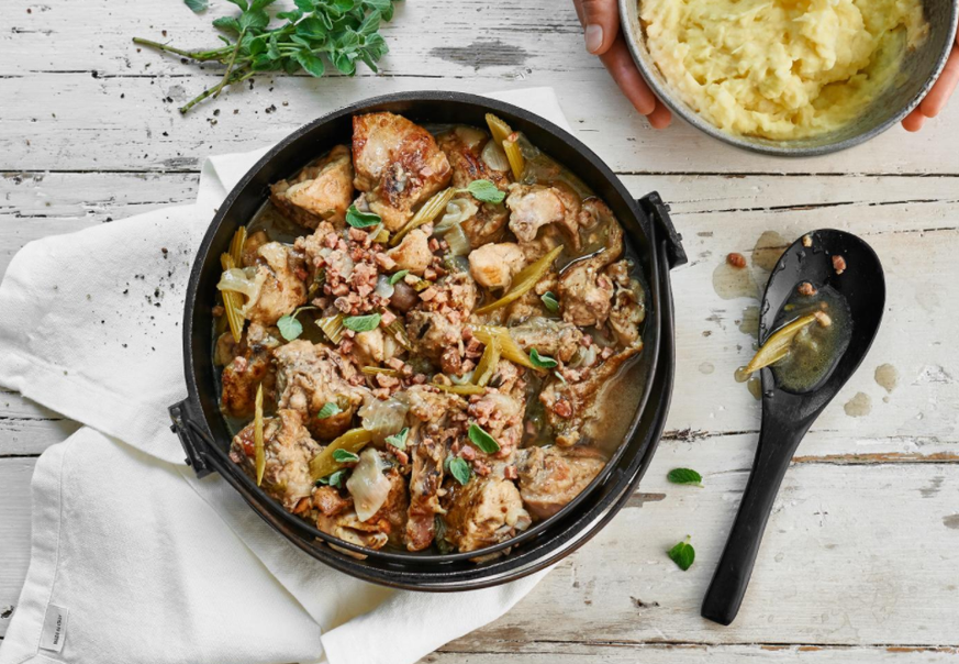 https://fooby.ch/de/rezepte/9126/kaninchenvoressen-mit-kartoffelstock KANINCHENVORESSEN MIT KARTOFFELSTOCK kaninchen hase schweizer food essen fleisch