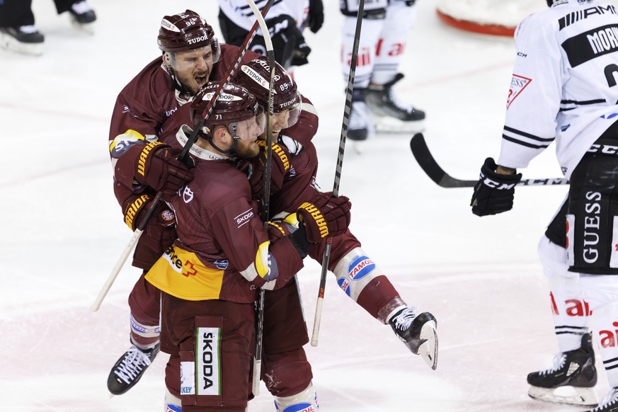 Geneve-Servette&#039;s forward Marco Miranda #85 celebrates his goal with his teammates Geneve-Servette&#039;s forward Tanner Richard #71 and Geneve-Servette&#039;s forward Noah Rod #96, after scoring ...